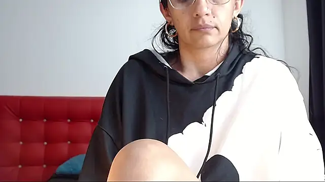 Lucynaugthyy online show from January 13, 11:30 am