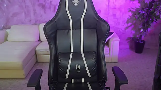 Jasmine Flow online show from November 30, 8:18 am