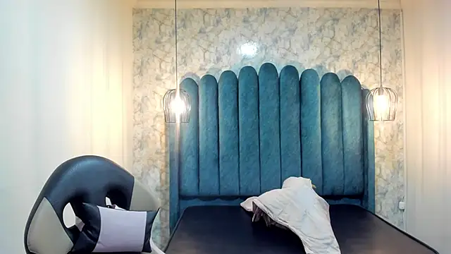 nalalye cruzz  online show from September 21, 2:24 am