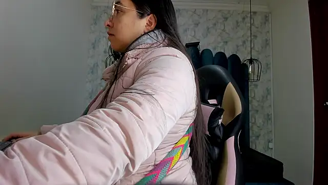 nalalye cruzz  online show from January 17, 2:49 am