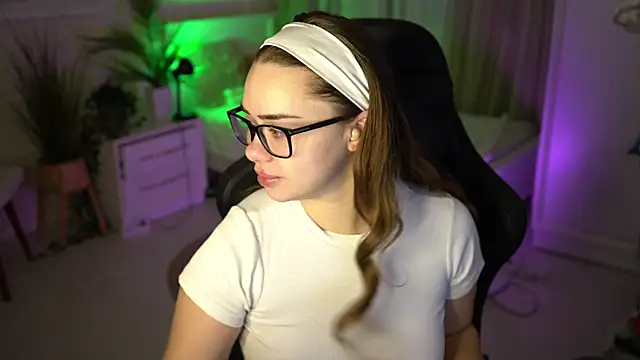 Snapshot of VixenMia chatting on January 13, 4:18 am VixenMia online show from January 13, 4:18 am