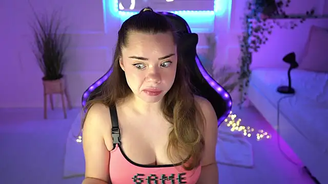 Snapshot of VixenMia chatting on January 18, 3:20 am VixenMia online show from January 18, 3:20 am