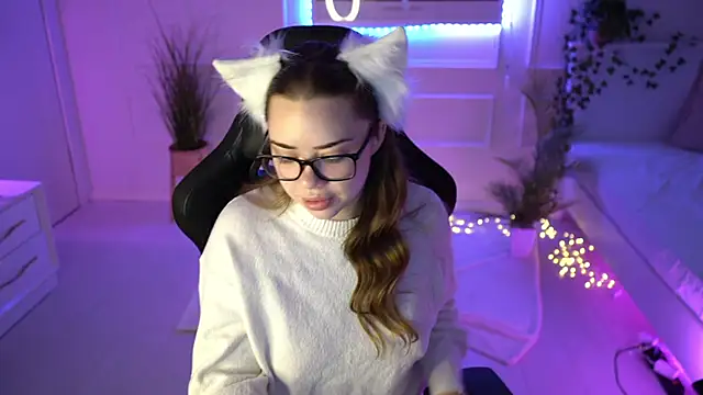 Snapshot of VixenMia chatting on January 19, 6:20 am VixenMia online show from January 19, 6:20 am