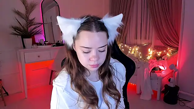 Snapshot of VixenMia chatting on February 15, 3:42 am VixenMia online show from February 15, 3:42 am