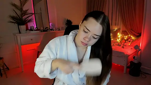 Snapshot of VixenMia chatting on February 17, 3:36 am VixenMia online show from February 17, 3:36 am