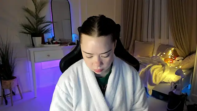 Snapshot of VixenMia chatting on February 26, 3:21 am VixenMia online show from February 26, 3:21 am