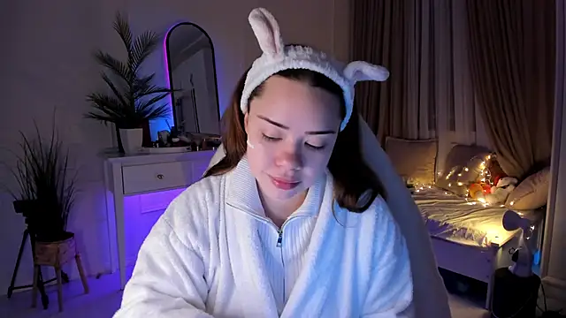 Snapshot of VixenMia chatting on February 27, 3:14 am VixenMia online show from February 27, 3:14 am