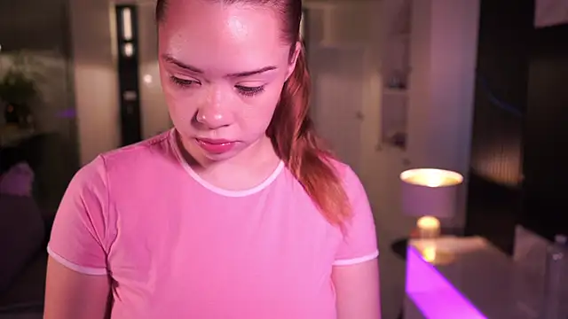 Snapshot of VixenMia chatting on October 15, 2:44 am VixenMia online show from October 15, 2:44 am