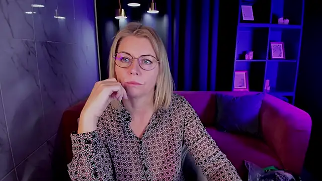 Annie Light online show from October 20, 6:03 am