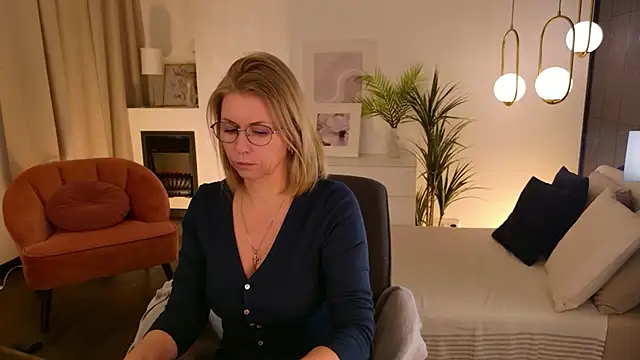 Annie Light online show from February 7, 12:31 pm