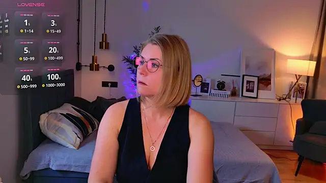 Annie Light online show from May 12, 6:54 am