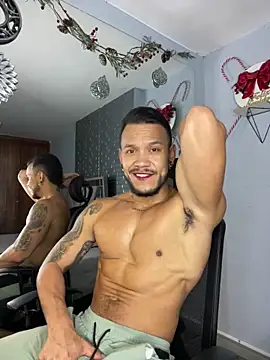 ARON TAYLER01 online show from December 4, 12:36 pm