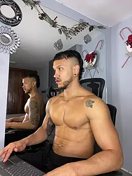 ARON TAYLER01 online show from December 7, 12:45 pm