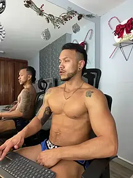 ARON TAYLER01 online show from December 11, 4:31 pm