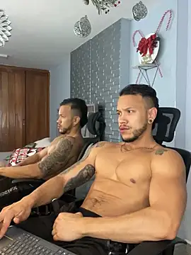 ARON TAYLER01 online show from December 12, 4:21 pm