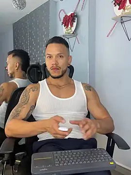 ARON TAYLER01 online show from December 24, 3:58 pm