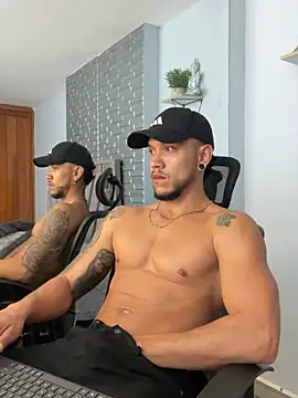 ARON TAYLER01 online show from January 18, 4:10 pm