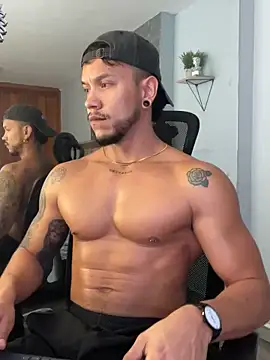 ARON TAYLER01 online show from March 12, 4:35 pm