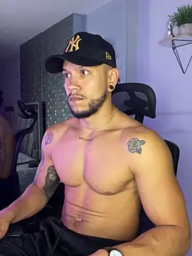 ARON TAYLER01 online show from September 18, 10:28 am