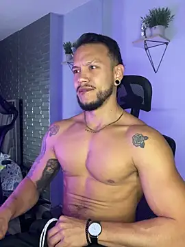 ARON TAYLER01 online show from October 15, 10:37 am