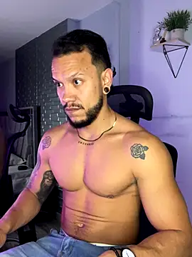 ARON TAYLER01 online show from November 18, 10:31 am