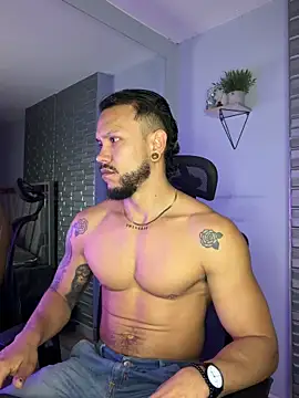 ARON TAYLER01 online show from December 18, 10:32 am