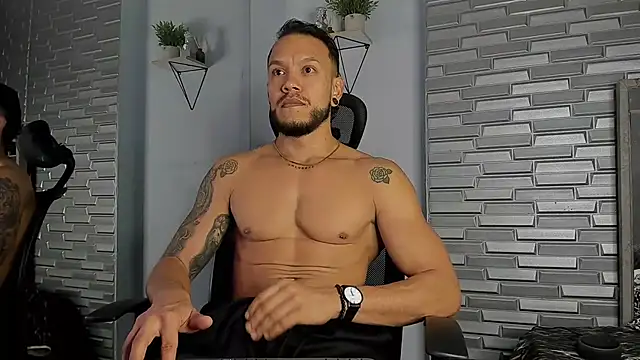 ARON TAYLER01 online show from January 15, 10:31 am