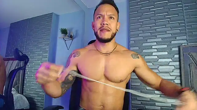 Snapshot of ARON_TAYLER01 chatting on February 13, 10:33 am ARON TAYLER01 online show from February 13, 10:33 am