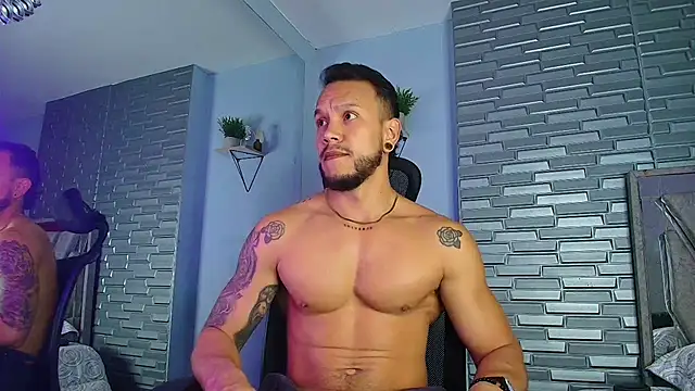 Snapshot of ARON_TAYLER01 chatting on February 17, 10:34 am ARON TAYLER01 online show from February 17, 10:34 am