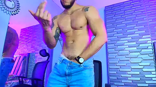 Snapshot of ARON_TAYLER01 chatting on March 1, 10:06 am ARON TAYLER01 online show from March 1, 10:06 am