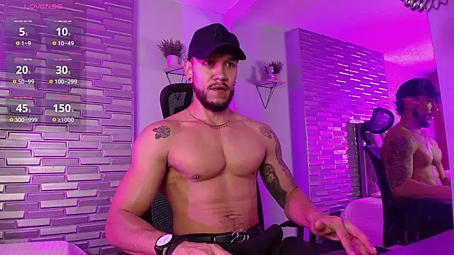 Snapshot of ARON_TAYLER01 chatting on March 3, 10:10 am ARON TAYLER01 online show from March 3, 10:10 am