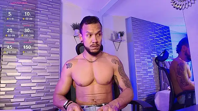 Snapshot of ARON_TAYLER01 chatting on March 8, 10:30 am ARON TAYLER01 online show from March 8, 10:30 am