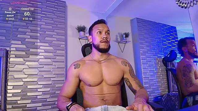 Snapshot of ARON_TAYLER01 chatting on March 24, 10:20 am ARON TAYLER01 online show from March 24, 10:20 am