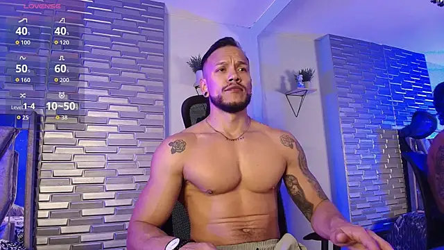 Snapshot of ARON_TAYLER01 chatting on March 27, 10:26 am ARON TAYLER01 online show from March 27, 10:26 am