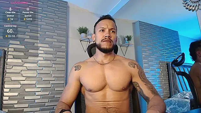 Snapshot of ARON_TAYLER01 chatting on April 7, 10:37 am ARON TAYLER01 online show from April 7, 10:37 am