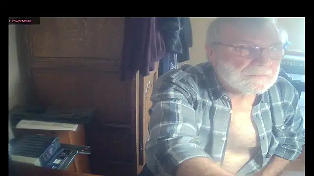 Snapshot of terrybare chatting on February 5, 10:20 am terrybare online show from February 5, 10:20 am