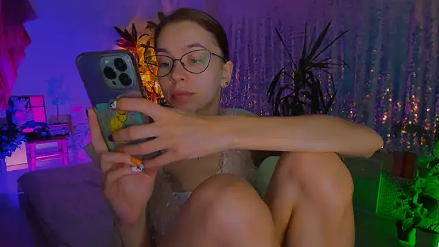 Snapshot of poli__ chatting on October 28, 7:16 pm poli online show from October 28, 7:16 pm