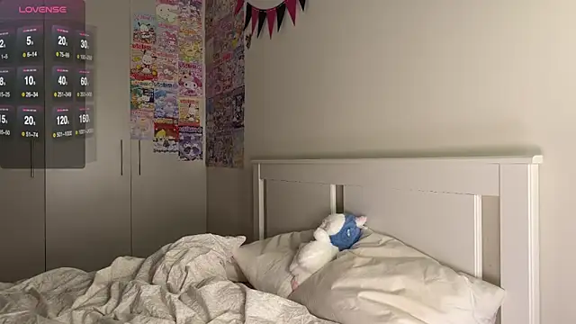 neon demon online show from April 4, 7:00 pm