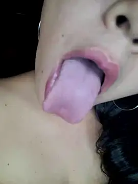 Snapshot of alison_villalobo chatting on January 17, 2:16 am alison villalobo online show from January 17, 2:16 am