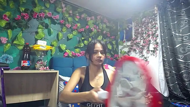 Snapshot of Samara_Beltran chatting on December 5, 5:15 am Samara Beltran online show from December 5, 5:15 am