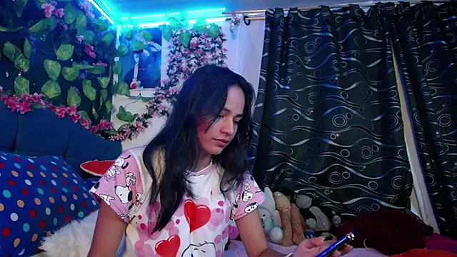 Snapshot of Samara_Beltran chatting on December 6, 4:25 am Samara Beltran online show from December 6, 4:25 am