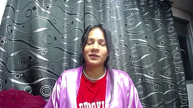 Snapshot of Samara_Beltran chatting on December 12, 4:37 am Samara Beltran online show from December 12, 4:37 am