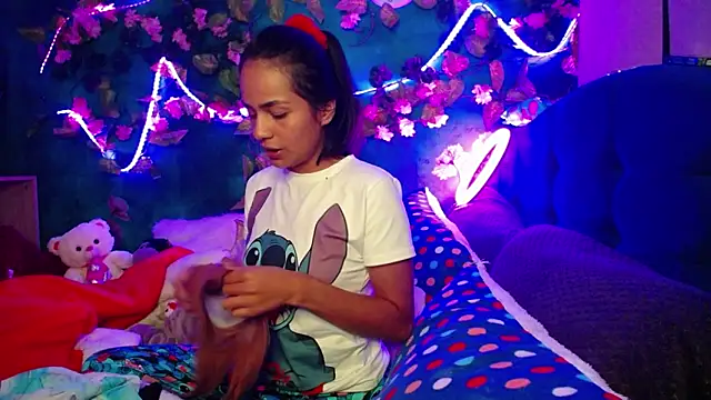 Snapshot of Samara_Beltran chatting on December 23, 8:44 am Samara Beltran online show from December 23, 8:44 am