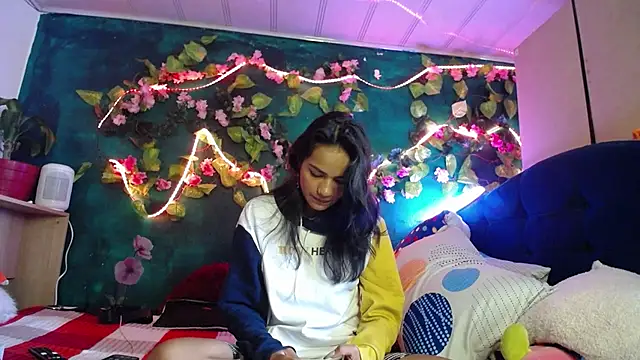 Snapshot of Samara_Beltran chatting on January 11, 9:57 pm Samara Beltran online show from January 11, 9:57 pm