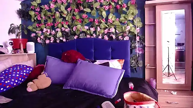 Snapshot of Samara_Beltran chatting on January 25, 7:18 pm Samara Beltran online show from January 25, 7:18 pm