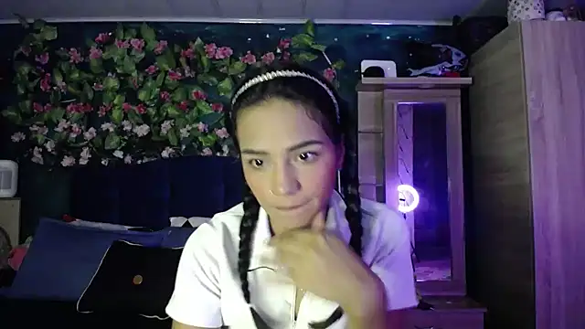 Snapshot of Samara_Beltran chatting on January 27, 2:42 am Samara Beltran online show from January 27, 2:42 am