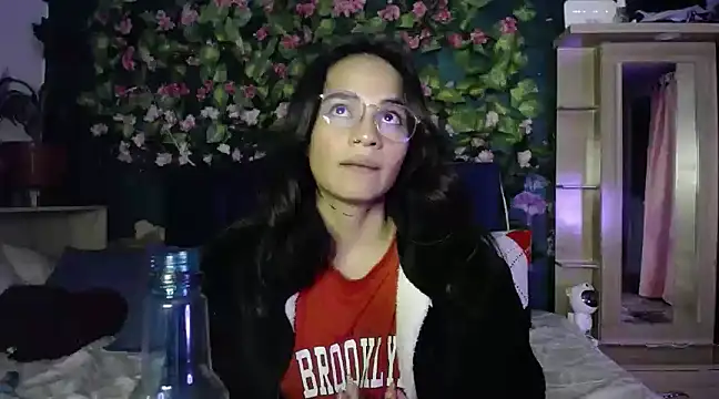Snapshot of Samara_Beltran chatting on February 1, 6:21 am Samara Beltran online show from February 1, 6:21 am