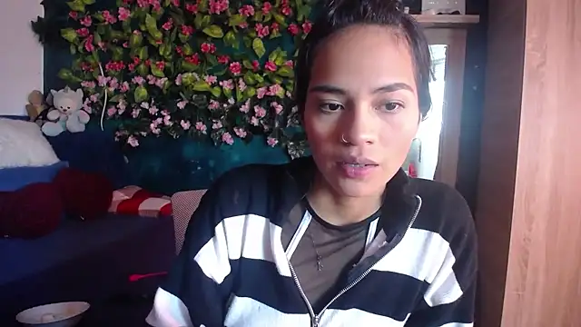 Snapshot of Samara_Beltran chatting on February 6, 12:05 pm Samara Beltran online show from February 6, 12:05 pm