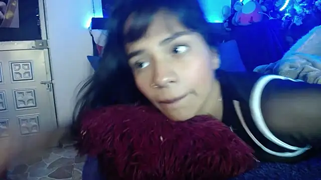 Snapshot of Samara_Beltran chatting on February 7, 8:11 am Samara Beltran online show from February 7, 8:11 am