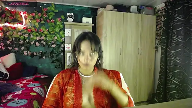 Snapshot of Samara_Beltran chatting on February 14, 10:58 pm Samara Beltran online show from February 14, 10:58 pm